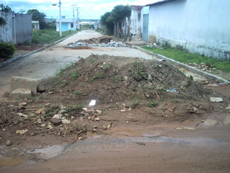 vila-maria-cristina-belojaridm-pe-br-condicao-das-ruas-02-junho-09 As ruas estão esburracadas sem condição de tráfego