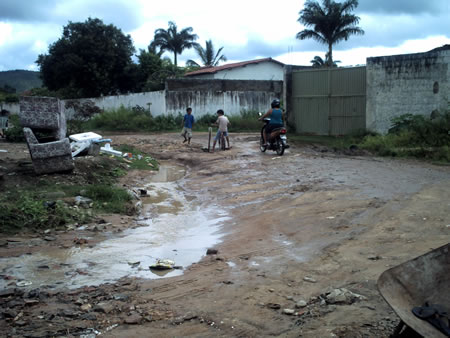 vila-maria-cristina-belojaridm-pe-br-condicao-das-ruas-03-junho-09 Os habitantes estão lutando para mudar esta situação