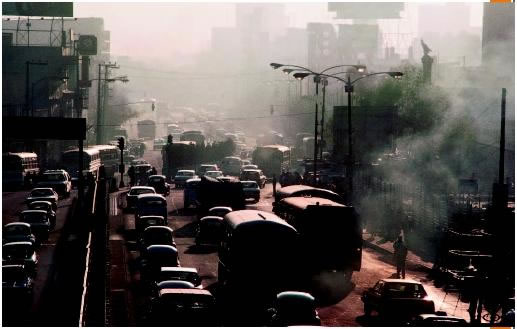 Típico dia de Poluição na Cidade do México (Mexico City). Imagine quem Sofre de Problemas Respiratórios como Fica Nesta Situação?