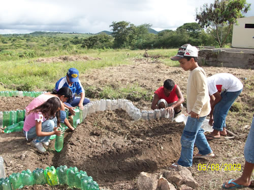 Hortas Escolares - Reciclando, Reusando e Revivendo com os Ensinos do Agro. Andre Rocha