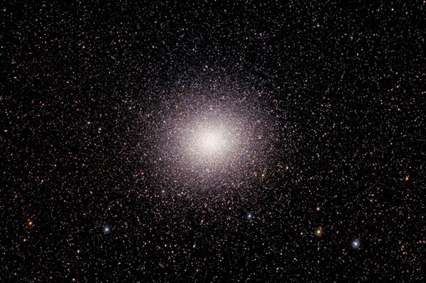 Milhões de Estrelas no Aglomerado Omega-Centauri 