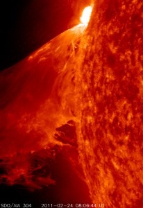 Explosões Solares - Gigante "Solar Máximo" Ocorrido em 24 de Fevereiro de 2011 (Crédito: NASA)