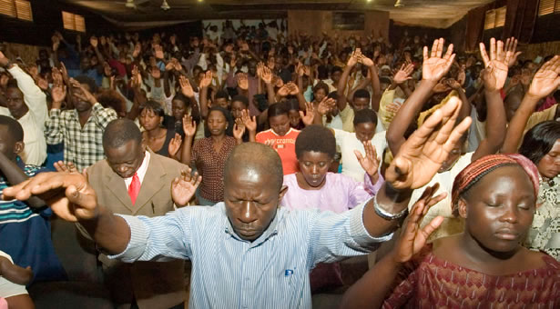 Orando pelos Cristãos Assassinados na Nigeria